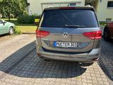 Volkswagen Touran 2.0 TDI SCR DSG Highline Highline - VW Touran Gebrauchtwagen in München