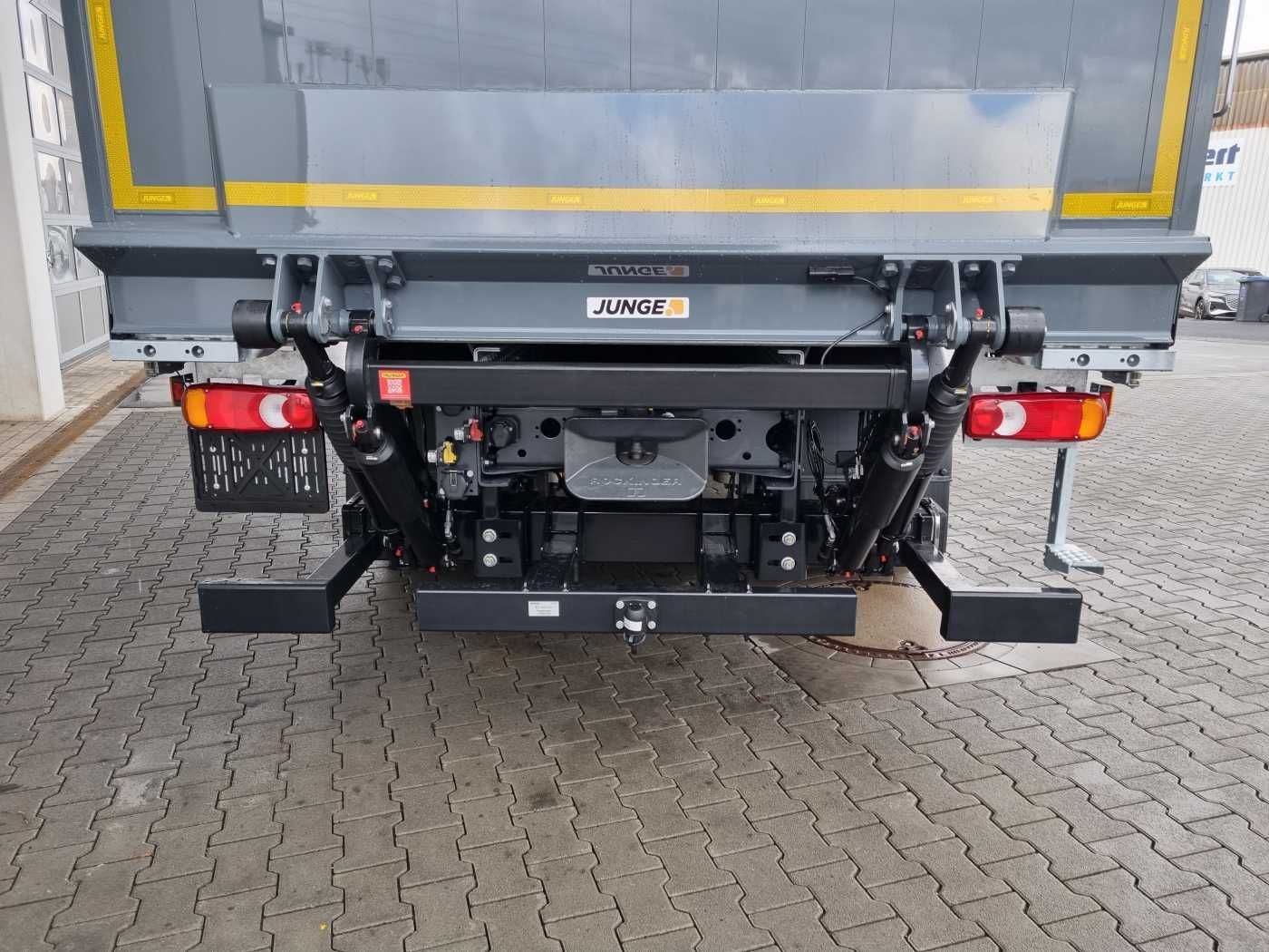 Fahrzeugabbildung Iveco Eurocargo ML180E32/FP Curtainsider + LBW 2x AHK