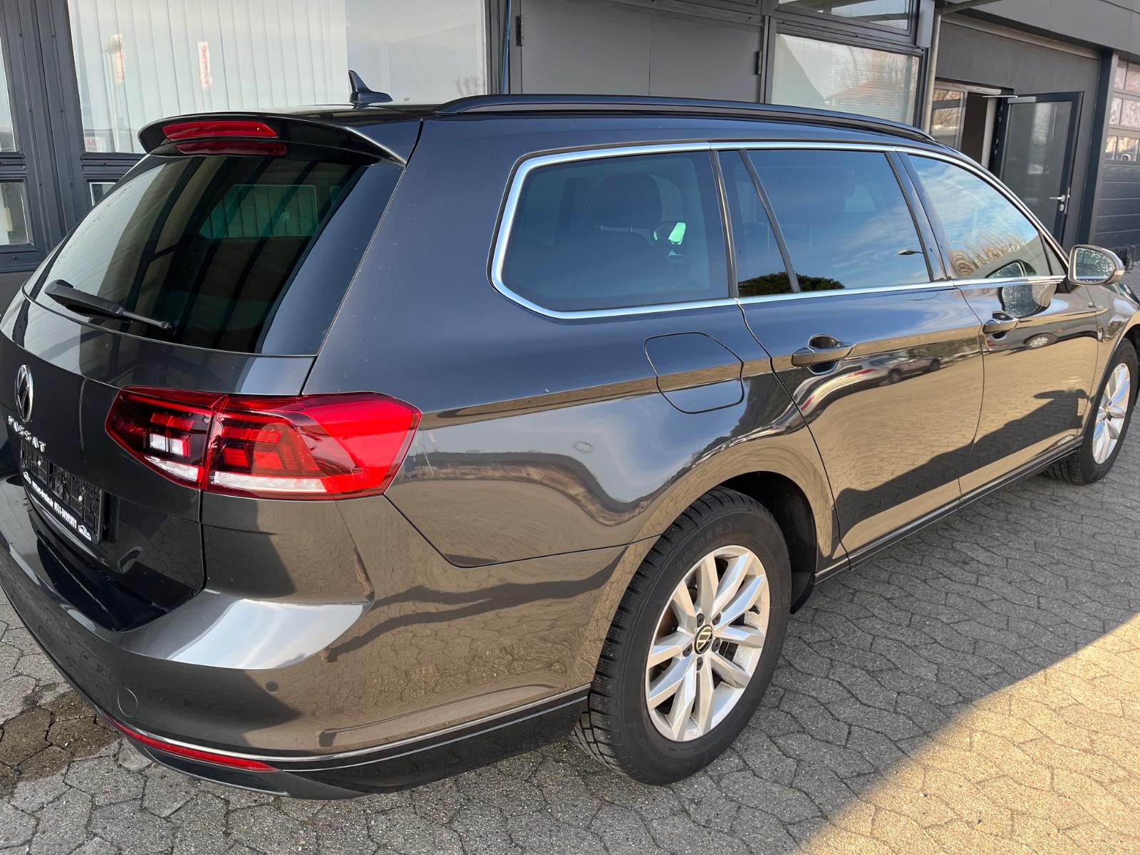 Volkswagen Passat Variant Business LED Panorama Standh AHK