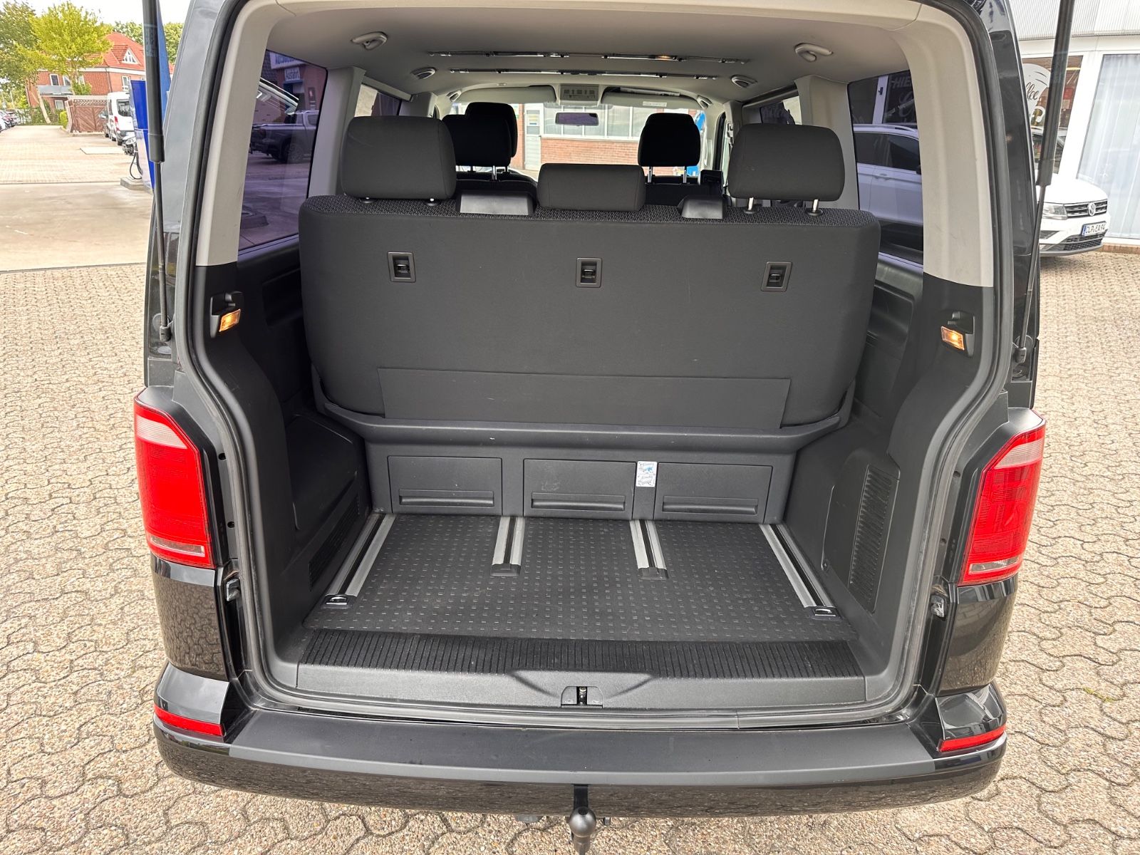 Fahrzeugabbildung Volkswagen T6 Multivan 2.0 TDI 4Motion DSG AHK/Navi/APP