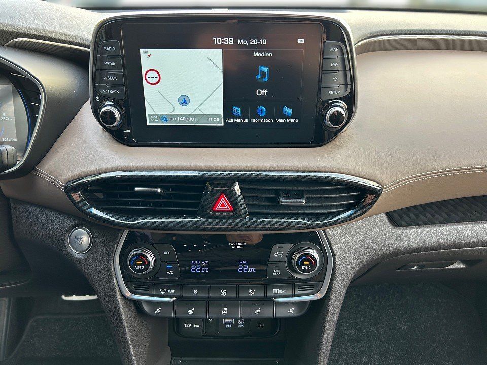 Fahrzeugabbildung Hyundai SANTA FE SEVEN 2.2 CRDi 4WD 8AT PREMIUM PANO 1HD