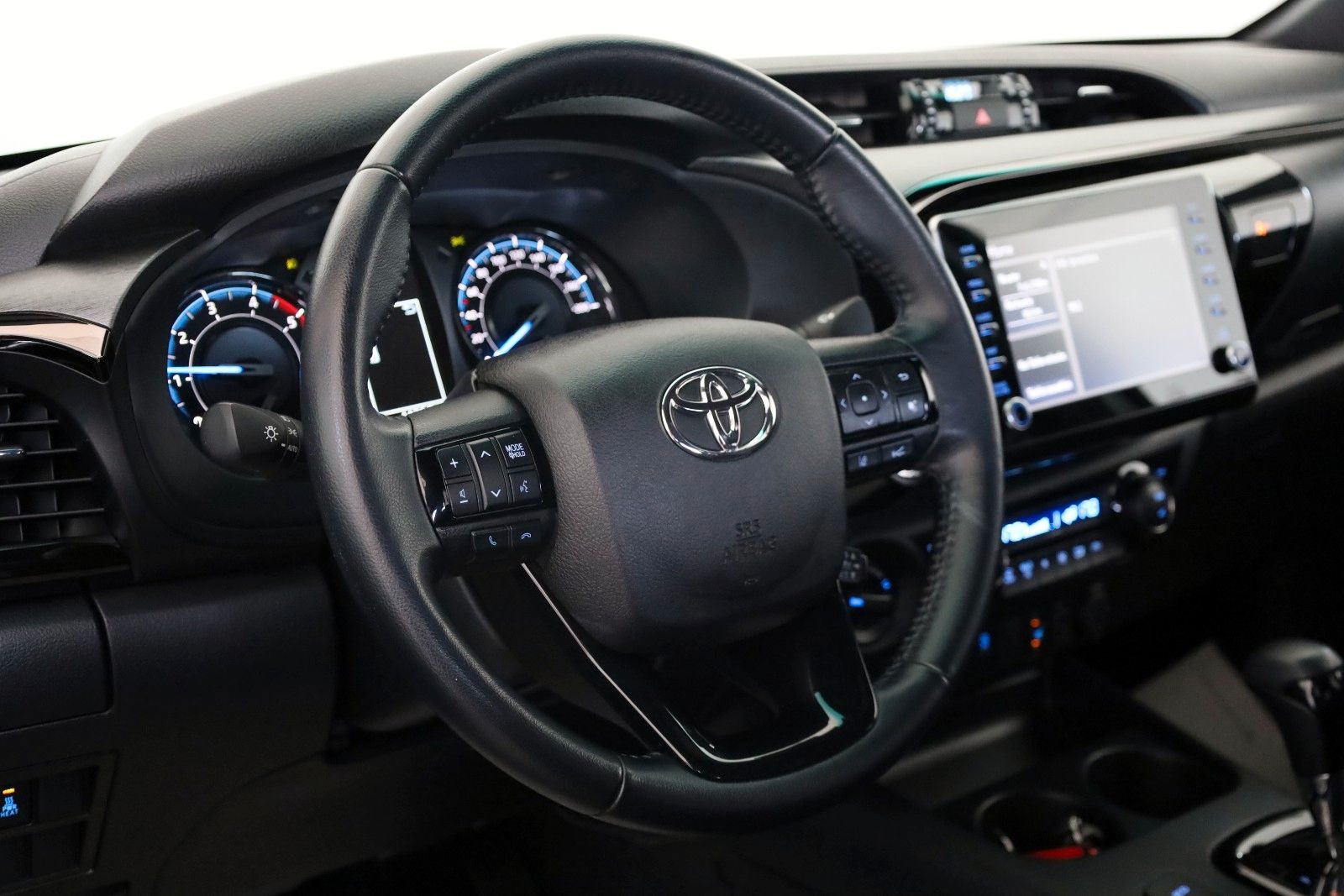 Fahrzeugabbildung Toyota Hilux 2.8 D-4D Invincible,ACC,Rollo,Rollbüg.,AHK