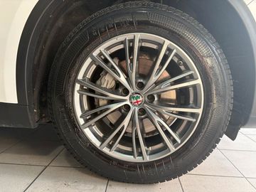 Alfa-Romeo Stelvio - 7