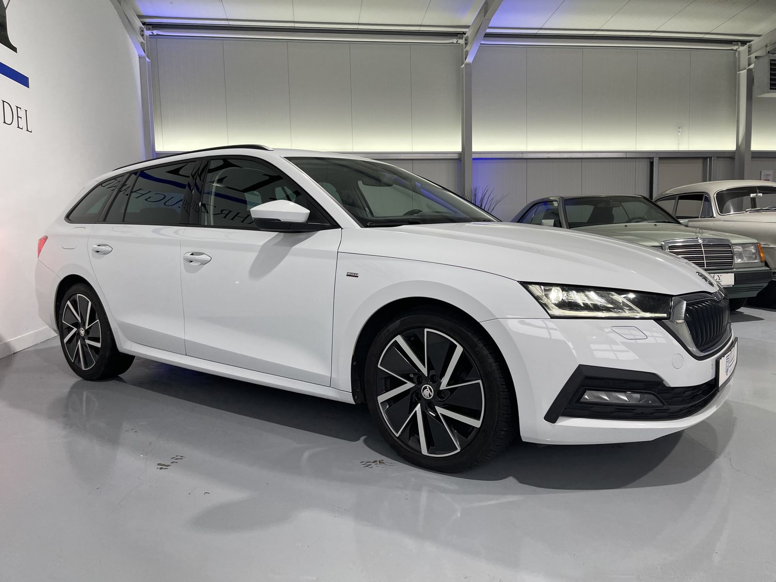 Fahrzeugabbildung SKODA Octavia 2.0 TDI*LED-Matrix*Cam*ACC*STHZ*Navi*