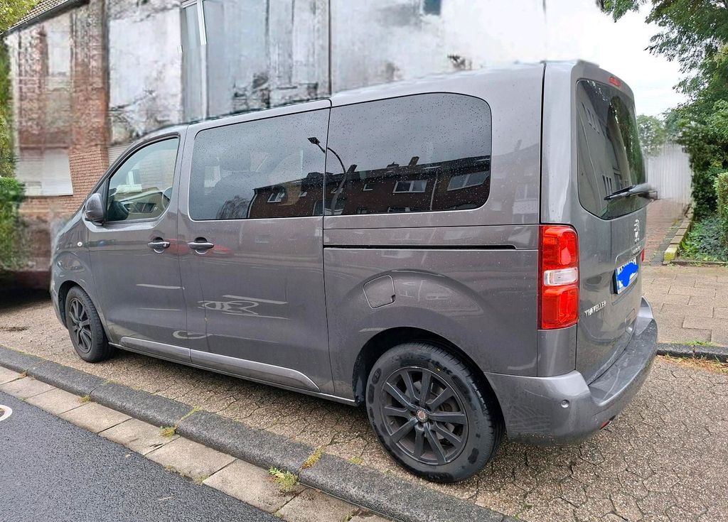 Image of Peugeot Traveller