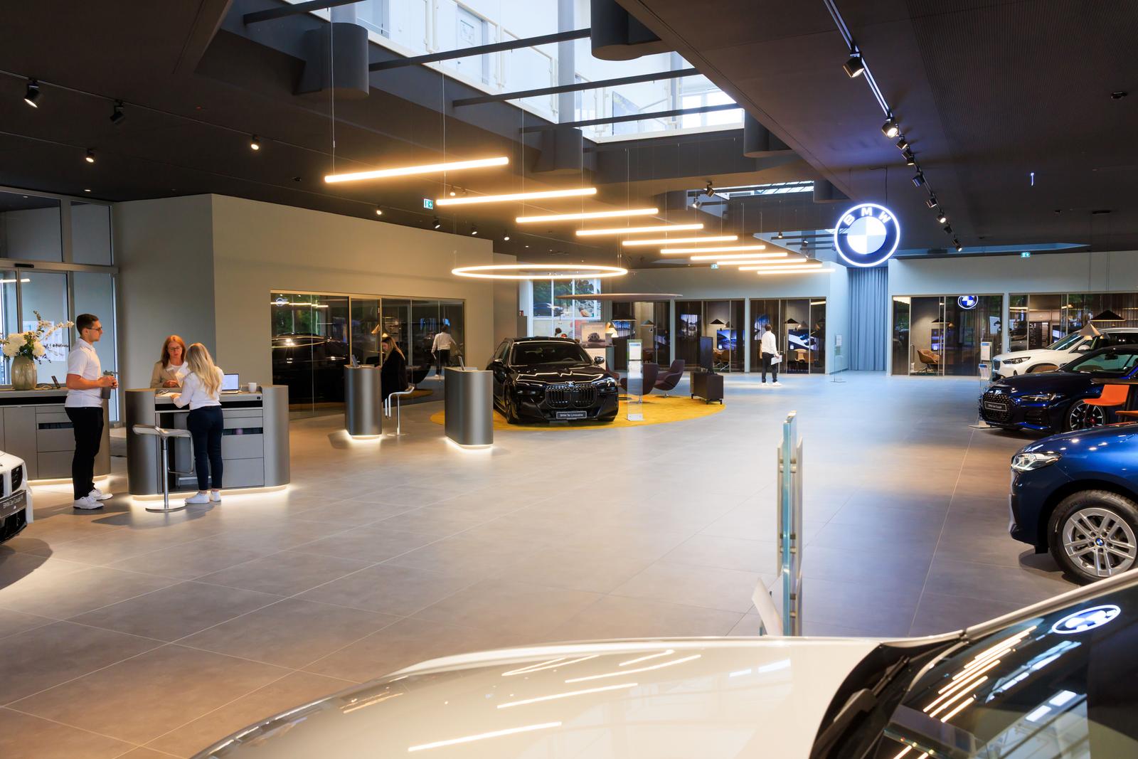 showroom-image-top
