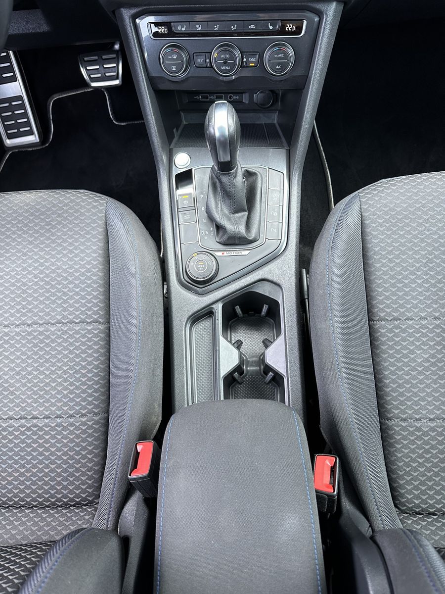 Fahrzeugabbildung Volkswagen Tiguan Allspace 4M 7-Sitzer NAV+LED+PANO+HEAD-UP