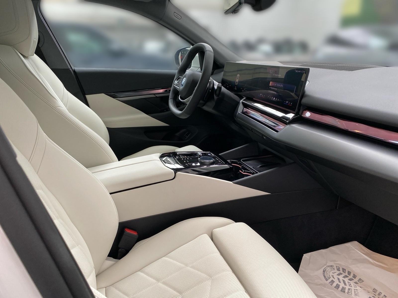 BMW 530e Touring HUD Pano DA Pro H/K AHK Sitzbelüft.