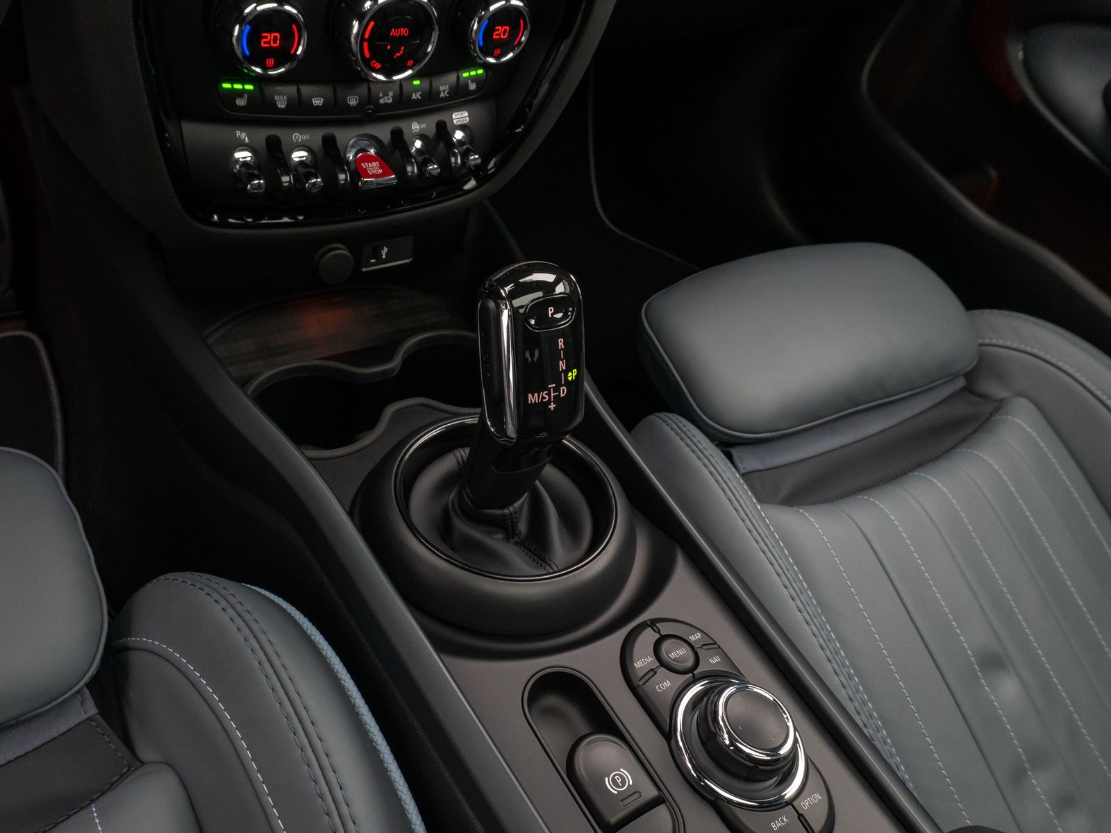 Fahrzeugabbildung MINI John Cooper Works Clubman Panorama HUD H/K Voll