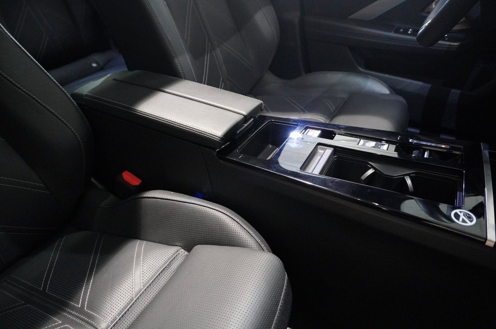 Fahrzeugabbildung Opel Astra ST 1.2T ULTIMATE NAVI/LED/PANO./SPORT/DAB+