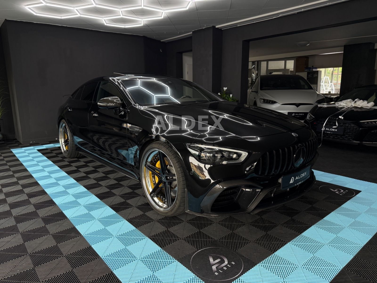 MERCEDES-BENZ AMG GT 63s 4M°BURM°PERF-SITZE°PANO°CARBON°AUSPUF