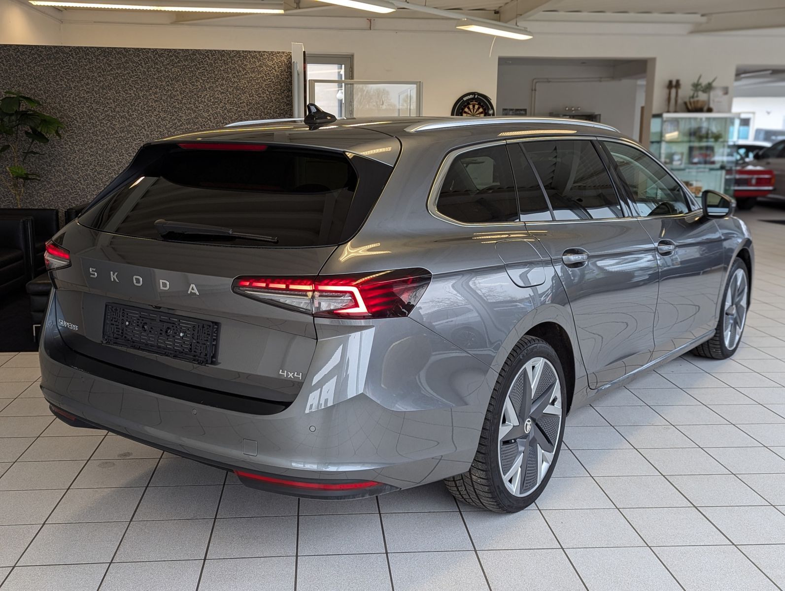 Fahrzeugabbildung SKODA Superb 2.0TDI DSG 4x4 Pano Matrix ACC AHK 5J Gar