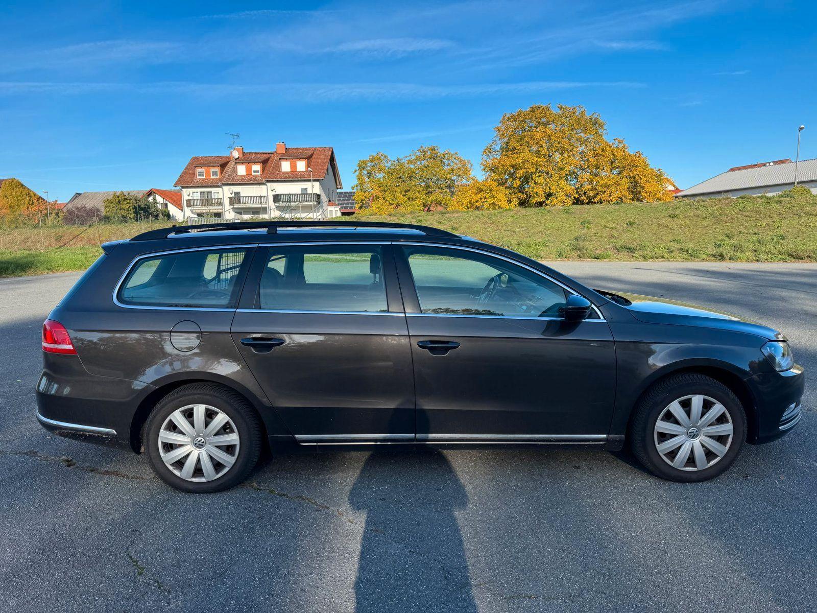 Volkswagen Passat 2012 — interior