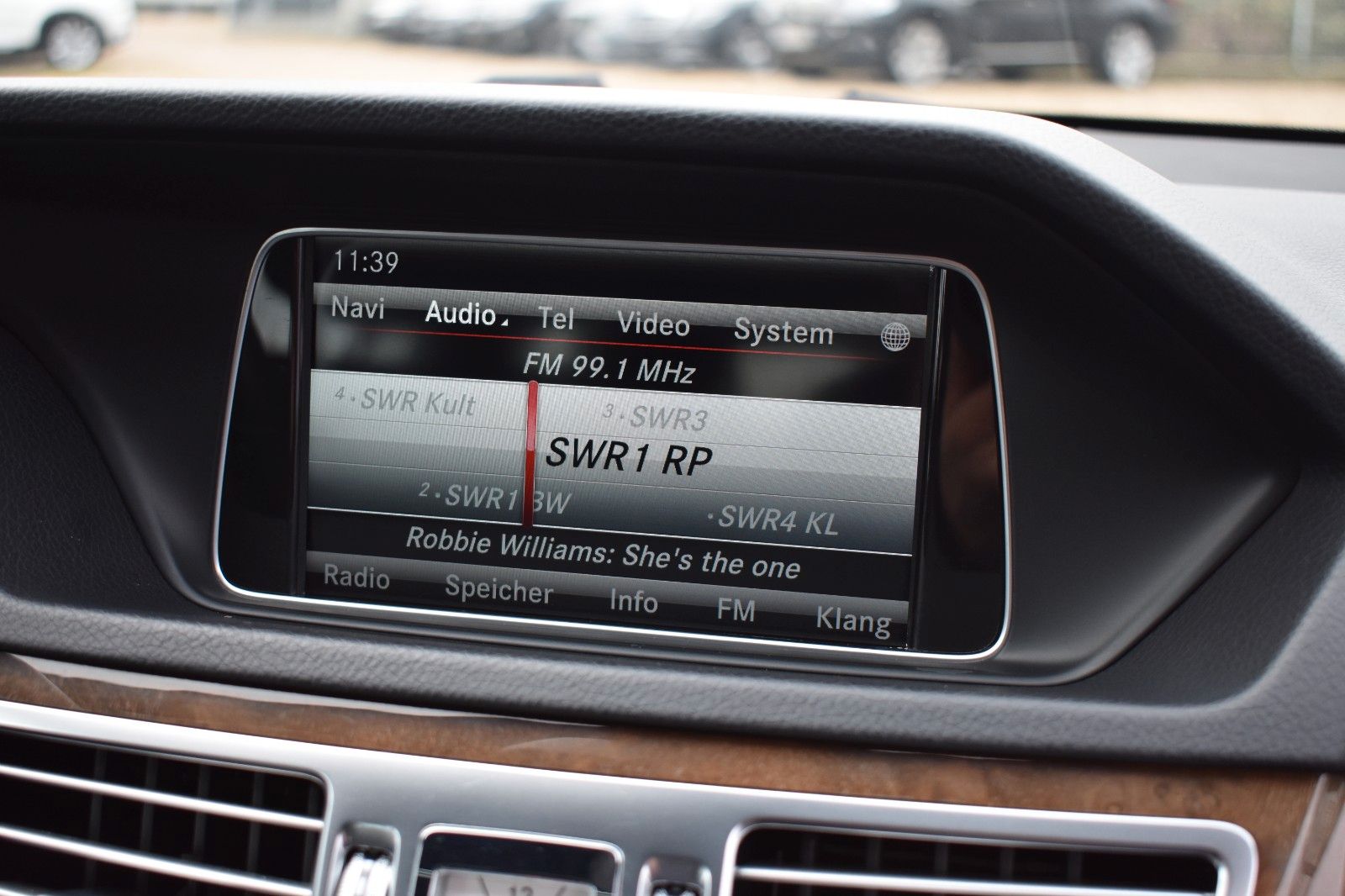 Fahrzeugabbildung Mercedes-Benz E 220 E T-Modell E 220 CDI BlueEfficiency