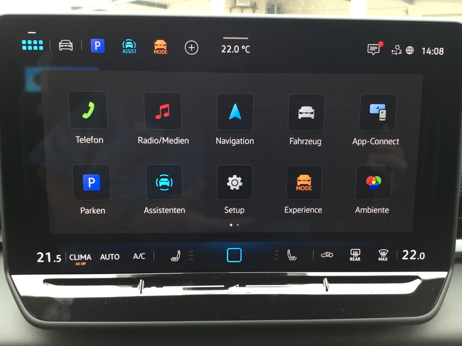 Fahrzeugabbildung Volkswagen T-Roc 1.5 eTSI DSG R-Line+AHK+LED+Navi+18"+Kessy