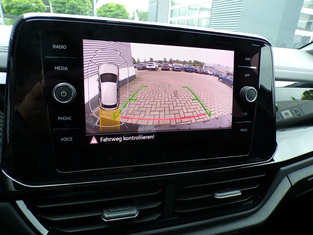 Fahrzeugabbildung Volkswagen T-Roc  2.0 TDI SCR DSG *Style*ACC*LED*Navi*Black