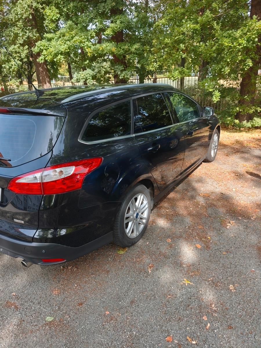 Ford Focus 2012 — interior