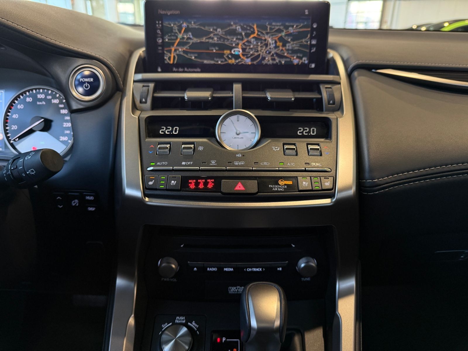 Fahrzeugabbildung Lexus NX 300h E-Four Luxury Line HUD 360° LED NAV