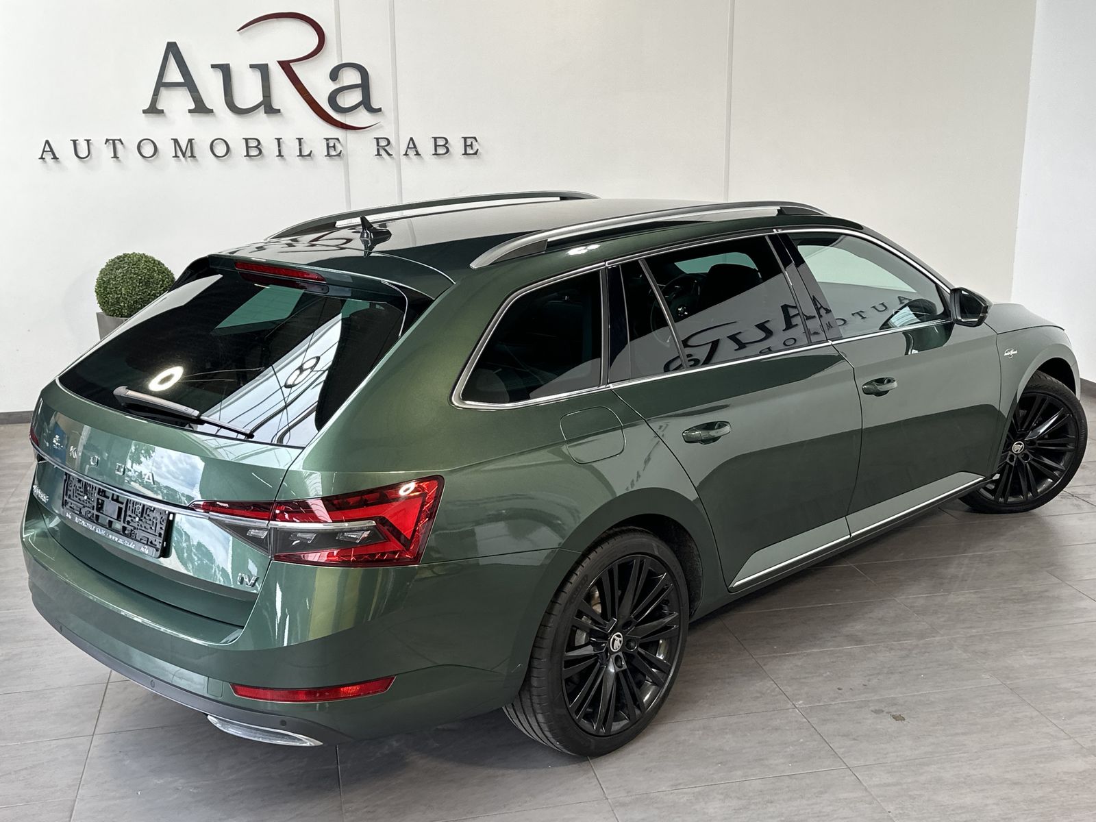 Fahrzeugabbildung SKODA Superb Combi 1.4 TSI iV DSG L&K NAV+MATRIX+VCOCK