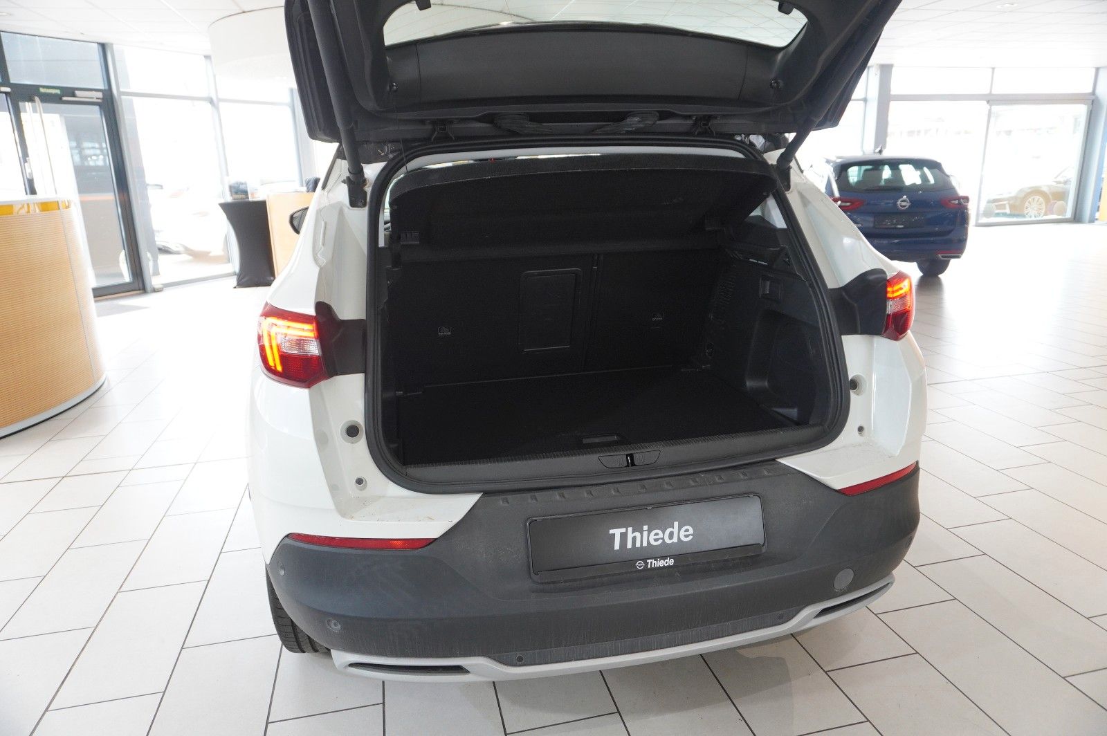 Fahrzeugabbildung Opel Grandland (X) 1.2T INNOV. NAVI/LED/KAMERA/PANO.