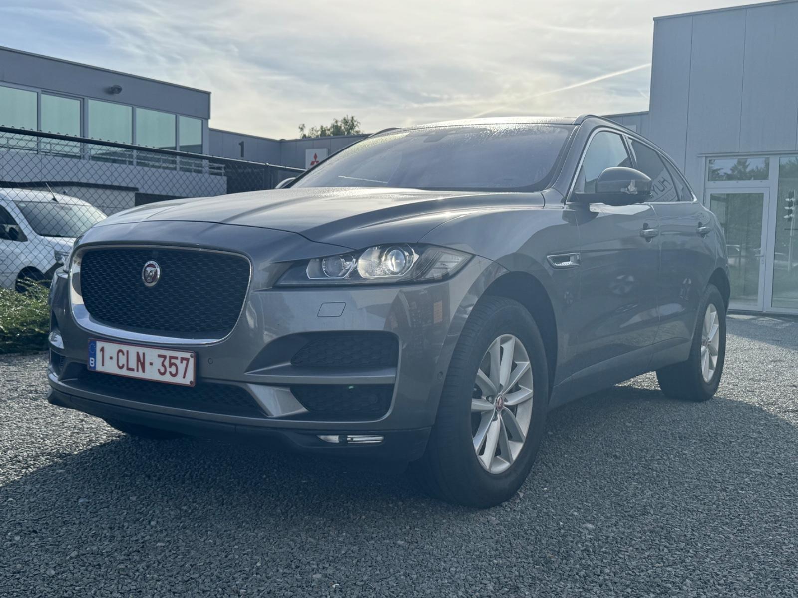 JAGUAR F-PACE PORTFOLIO AWD | 300 ch | BVA | HAYON ÉLECTRIQUE | RÉGLAGE ÉLECTRIQUE DES SIÈGES AVEC FONCTION MÉMOIRE | TOIT OUVRANT