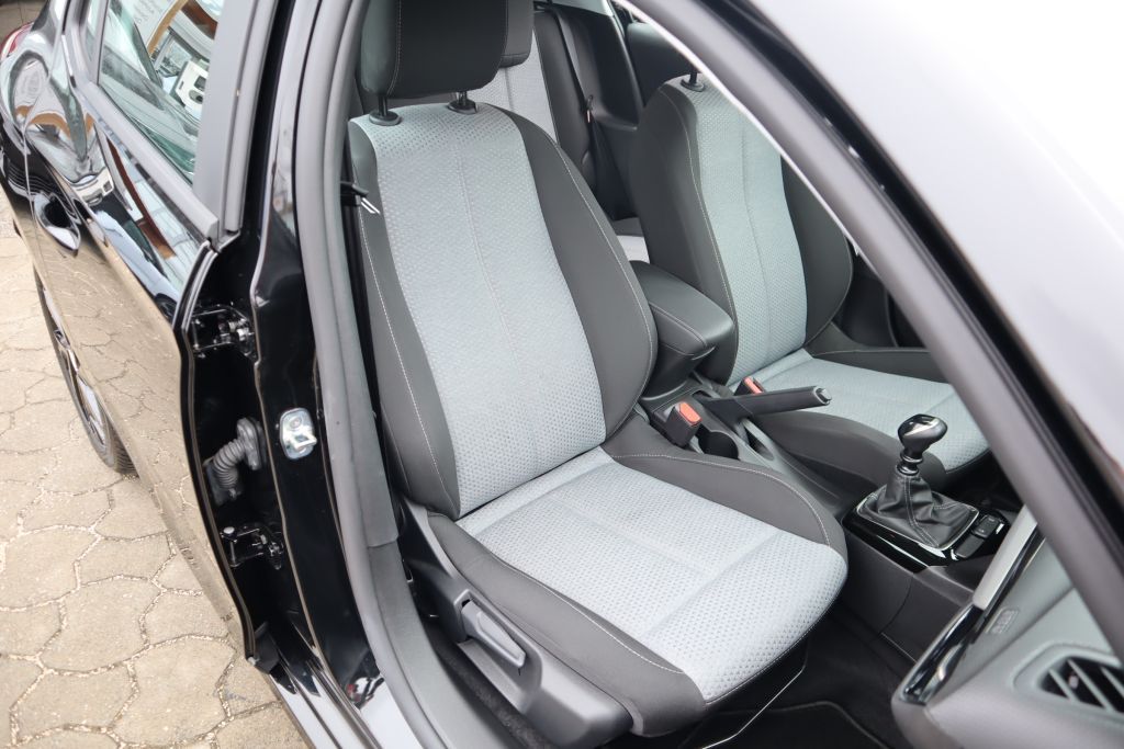 Fahrzeugabbildung Opel Corsa 1.2 Facelift+Sitzheiz+LED+Allwetter+Kamera