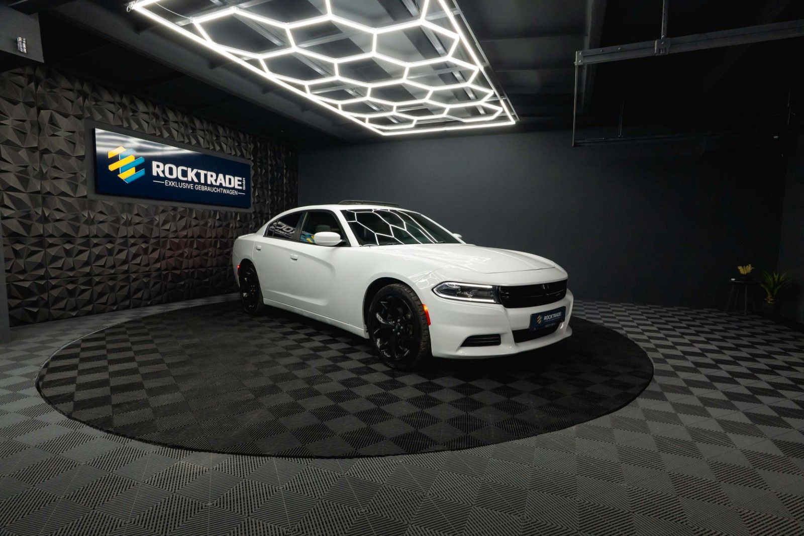 Fahrzeugabbildung Dodge Charger 3.6 Night-Paket | LED | Unfallfrei | 20'