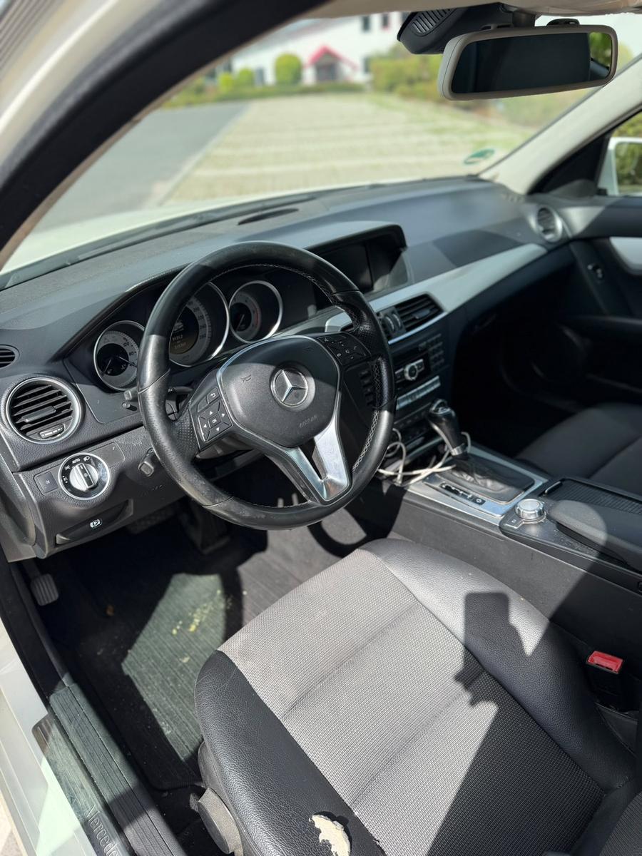 Mercedes-Benz C220 2012 — photo 9