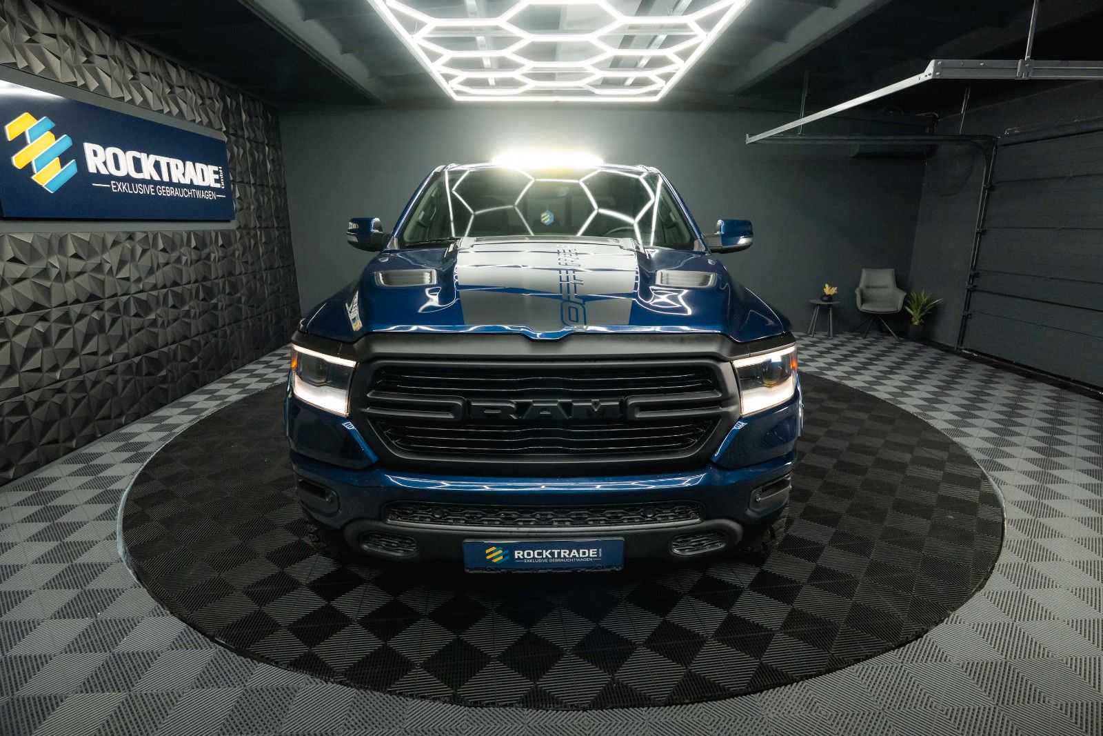 Fahrzeugabbildung Dodge RAM 5.7 V8 HEMI 4x4 OFFROAD NightPaket AXLE LOCK
