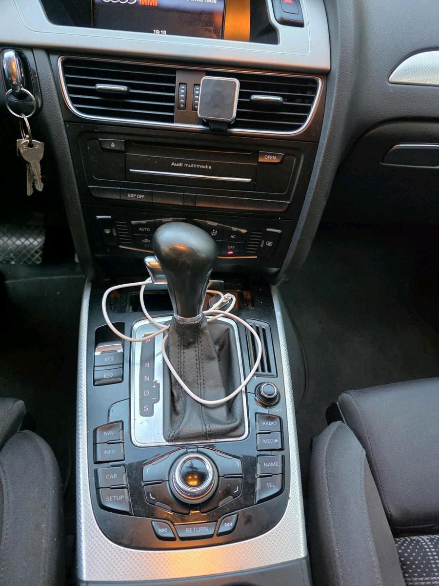 Audi A4 2010 — photo 11