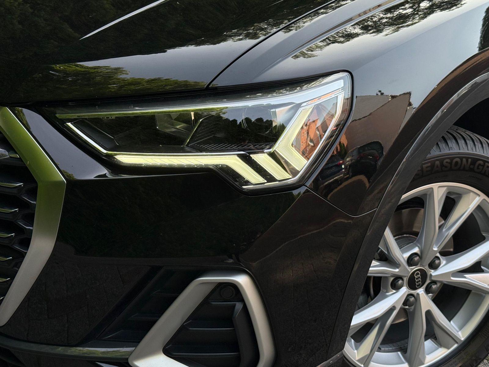 Fahrzeugabbildung Audi Q3 Sportback 35TDI S-tr. S Line LED+PANO+NAV+SHZ
