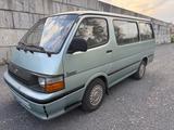 Toyota Hiace 2.4D Klima 2L - Toyota Hiace mit Schiebetür