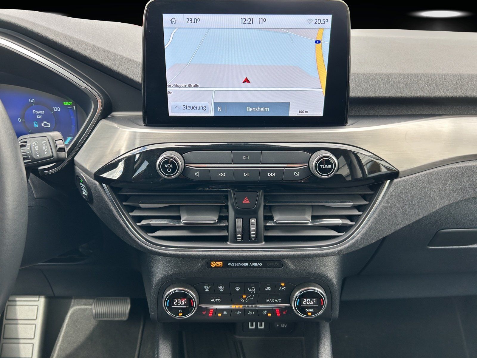 Fahrzeugabbildung Ford Kuga 2.5 Duratec Plug-in-Hybrid Titanium/AHK/CAM