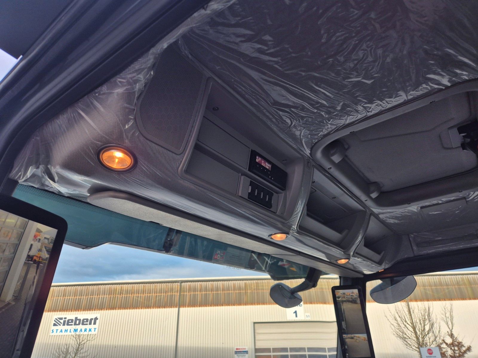 Fahrzeugabbildung Iveco AD410T46W 8x8 Hinterkipper Hydr. Klappe