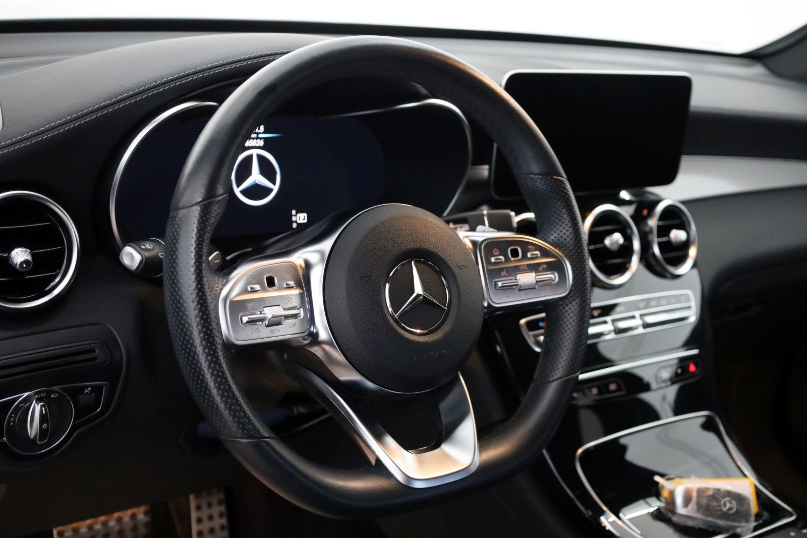 Fahrzeugabbildung Mercedes-Benz GLC 200 Coupe 4Matic,AMG line,SH,Kamera,HUD,SD