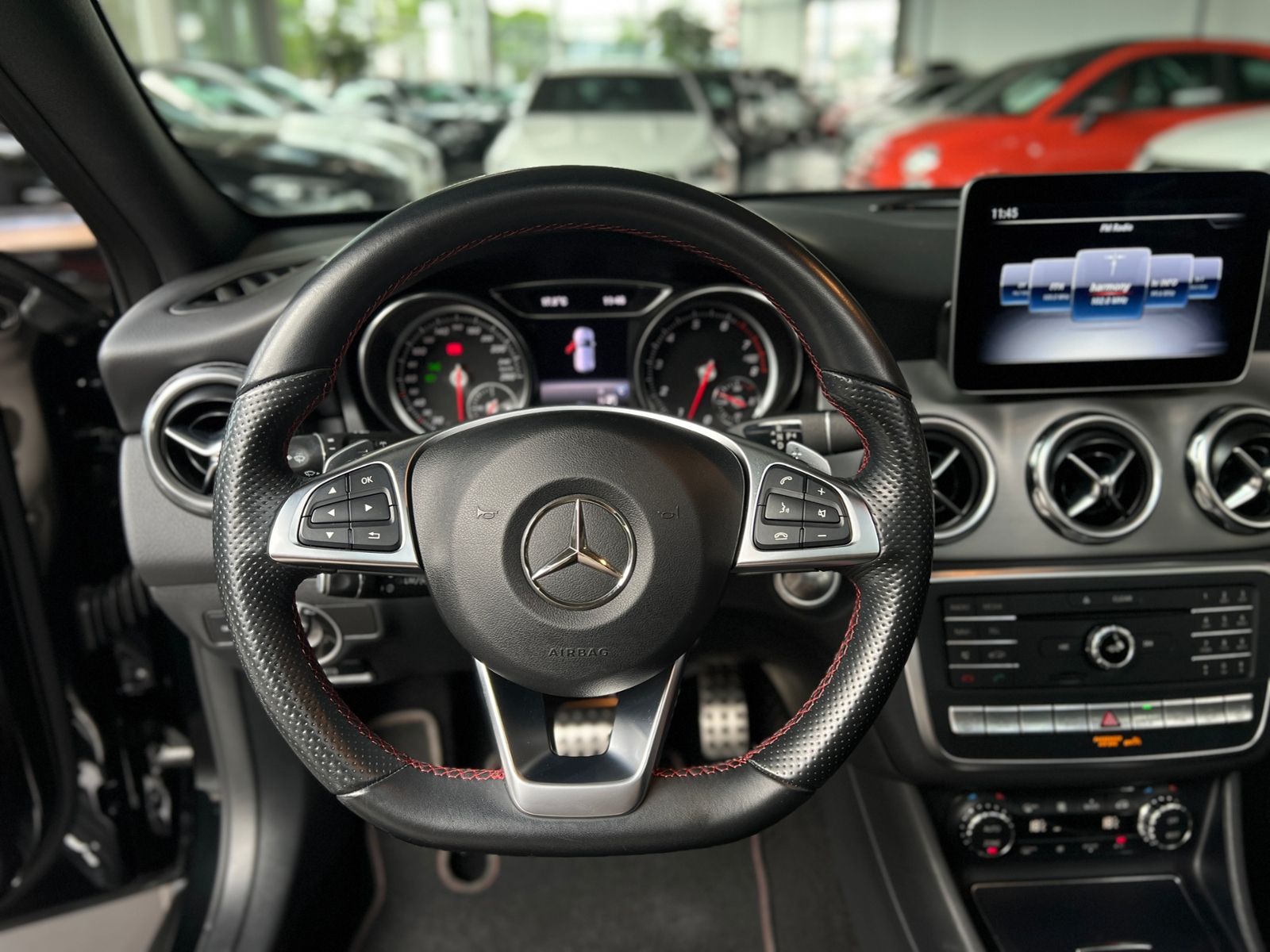 Fahrzeugabbildung Mercedes-Benz GLA 250 AMG 4Matic LED PANO KLIMA