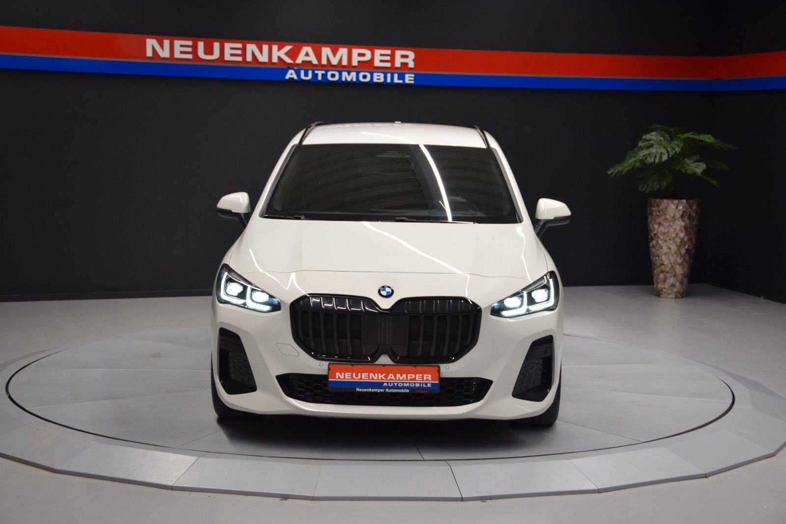 Fahrzeugabbildung BMW 220 i M Sport Active Tourer HuD H&k ACC AHK 360°