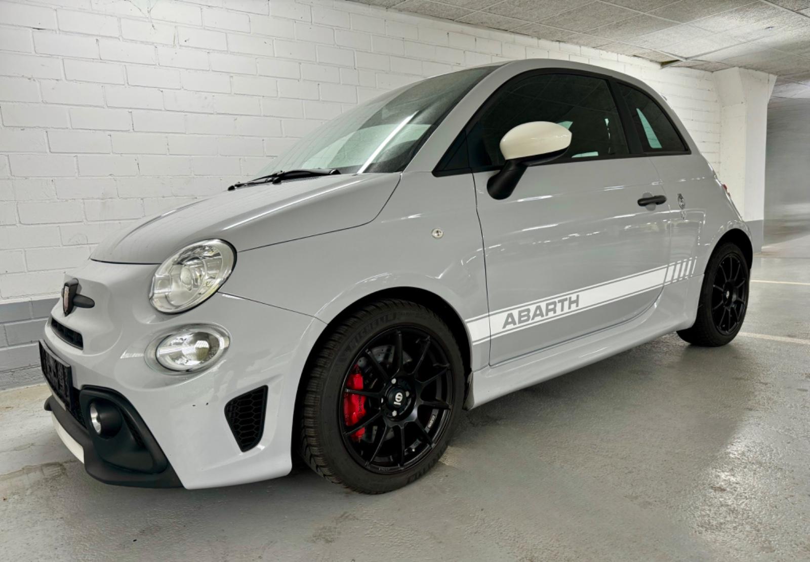 Abarth 595 Essesse 70 Anniversario Akrapovic Carbon