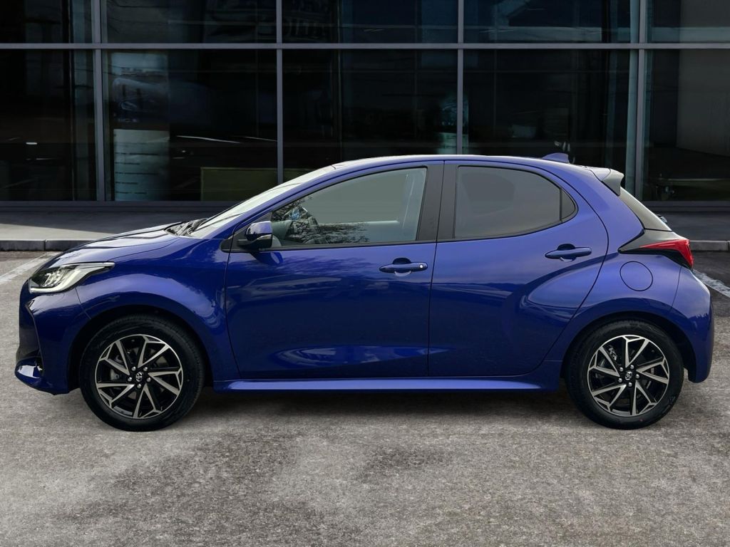Fahrzeugabbildung Toyota Yaris Hybrid 116 1.5 VVT-i Team Deutschland
