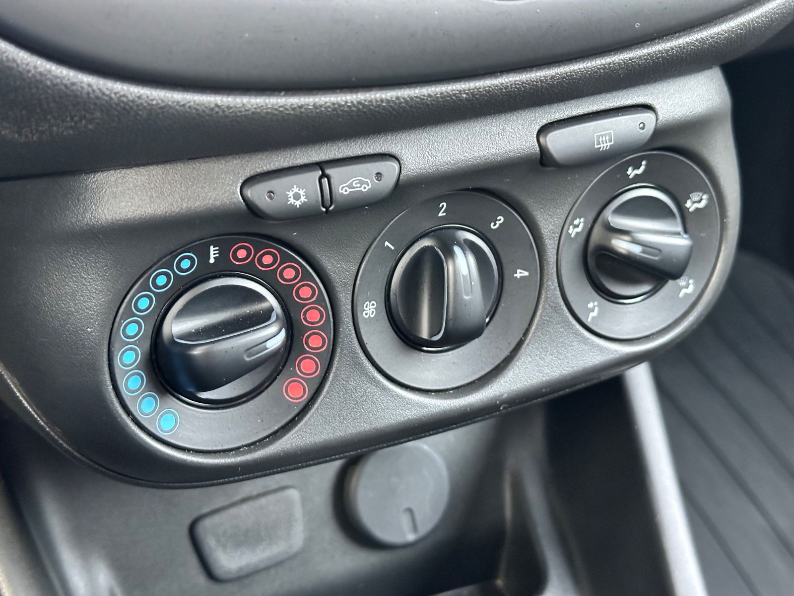 Fahrzeugabbildung Opel Corsa E Selection*Cool&Sound*Klima*Bluetooth