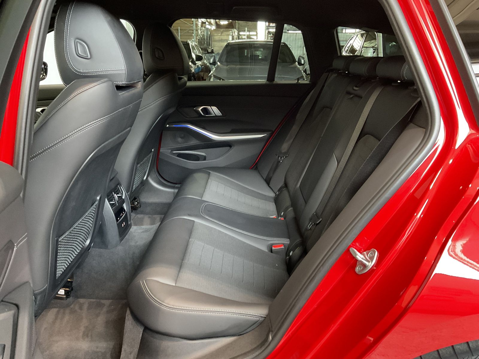 Fahrzeugabbildung BMW 320i Touring Sport Line M Lederlenkrad