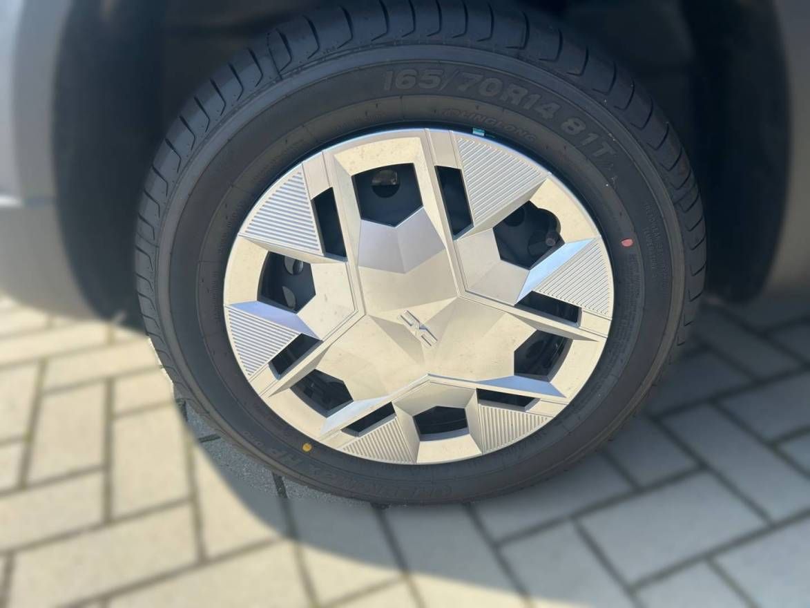 Fahrzeugabbildung Dacia Spring Essential ELECTRIC 45
