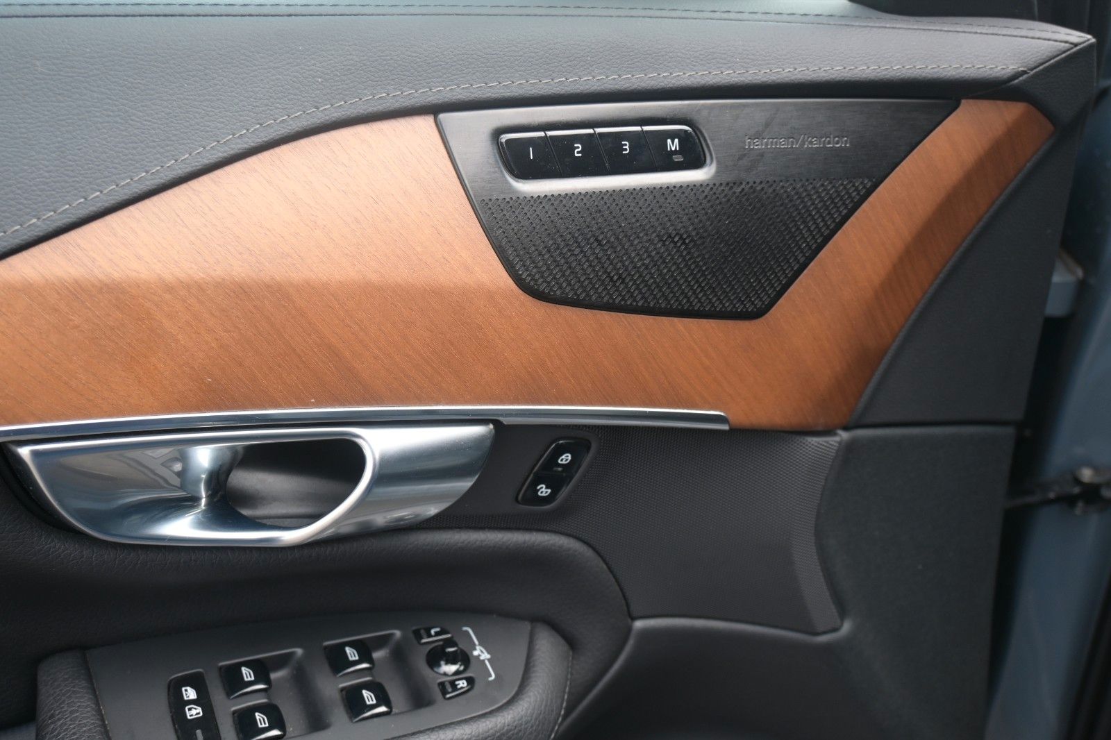 Fahrzeugabbildung Volvo XC90 B5 Inscrip. AWD*LUFT*H&K*ACC*NAV*STDHZG*RFK