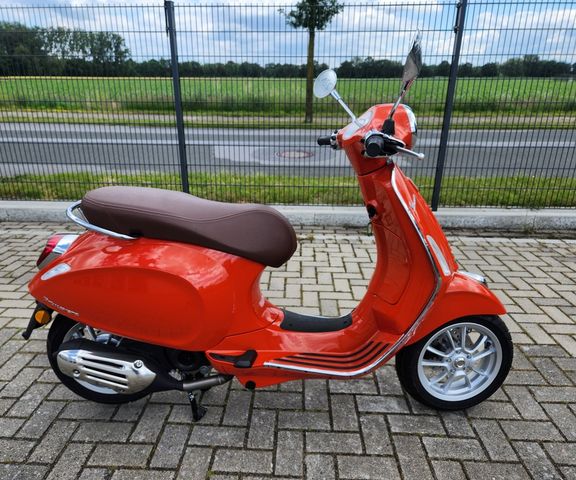 Vespa PRIMAVERA 50 E5 ORANGE IMPULSIVO +HELM