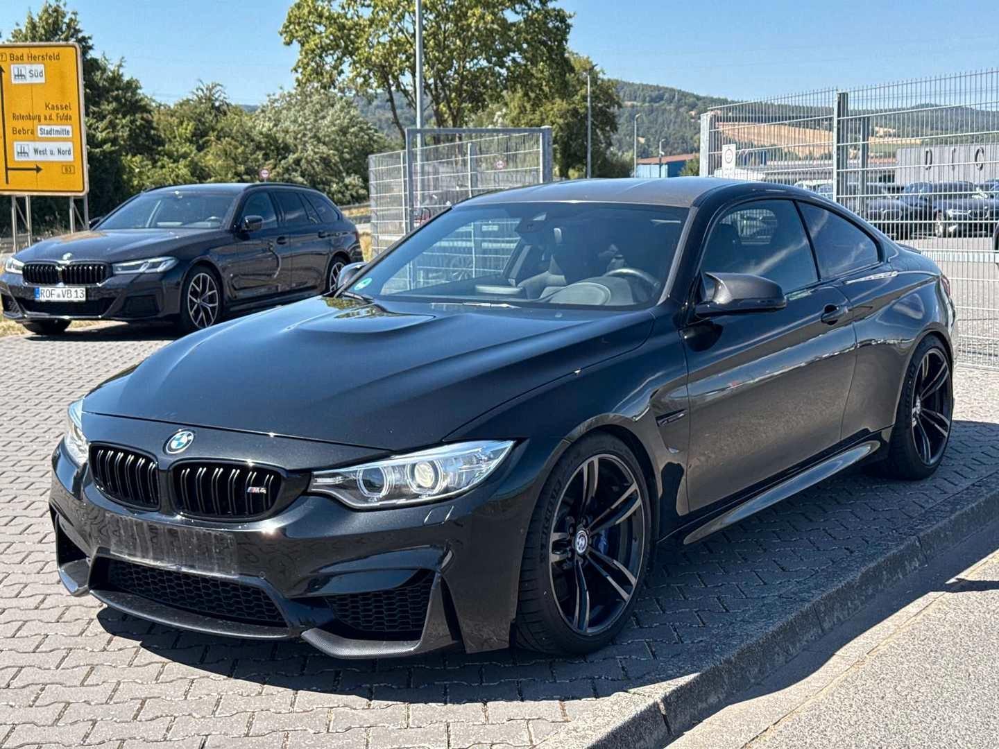 BMW M4 Coupe*DKG*KAMERA*EL-SITZE*CARBON*19.Z*H&K*HUD