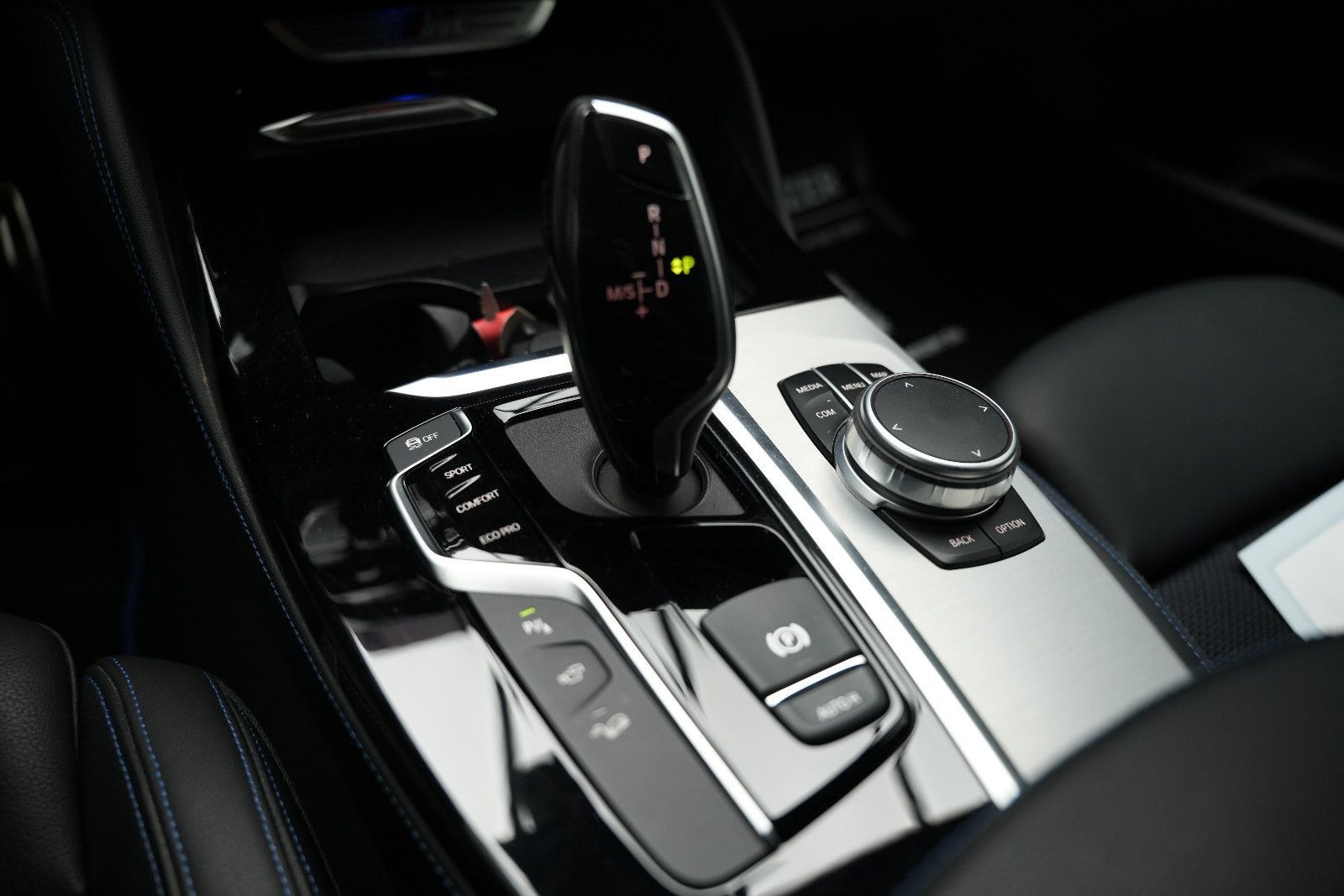 Fahrzeugabbildung BMW X4 M40 /HUD/LED/AHK/Leder/HUD/Ambiente/360°Cam/