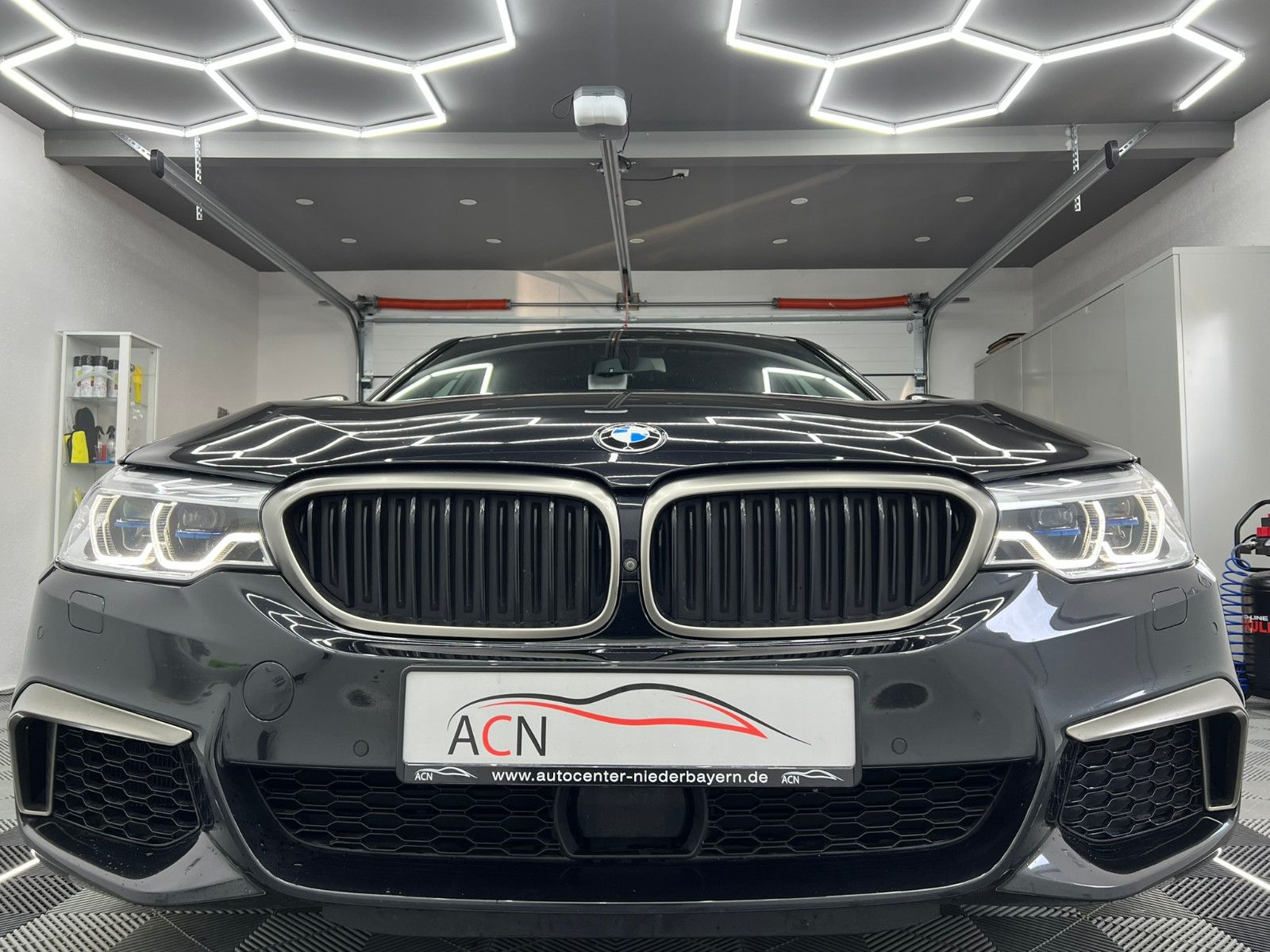 Fahrzeugabbildung BMW M550 d xDrive/LASER/ACC/DAB/H&K/DRIV. ASS. PLUS