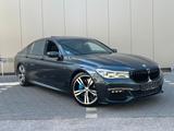 BMW 750d xDrive -M panorama carbonschwarz - blaue BMW 750
