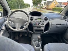 TOYOTA Yaris Foto 4