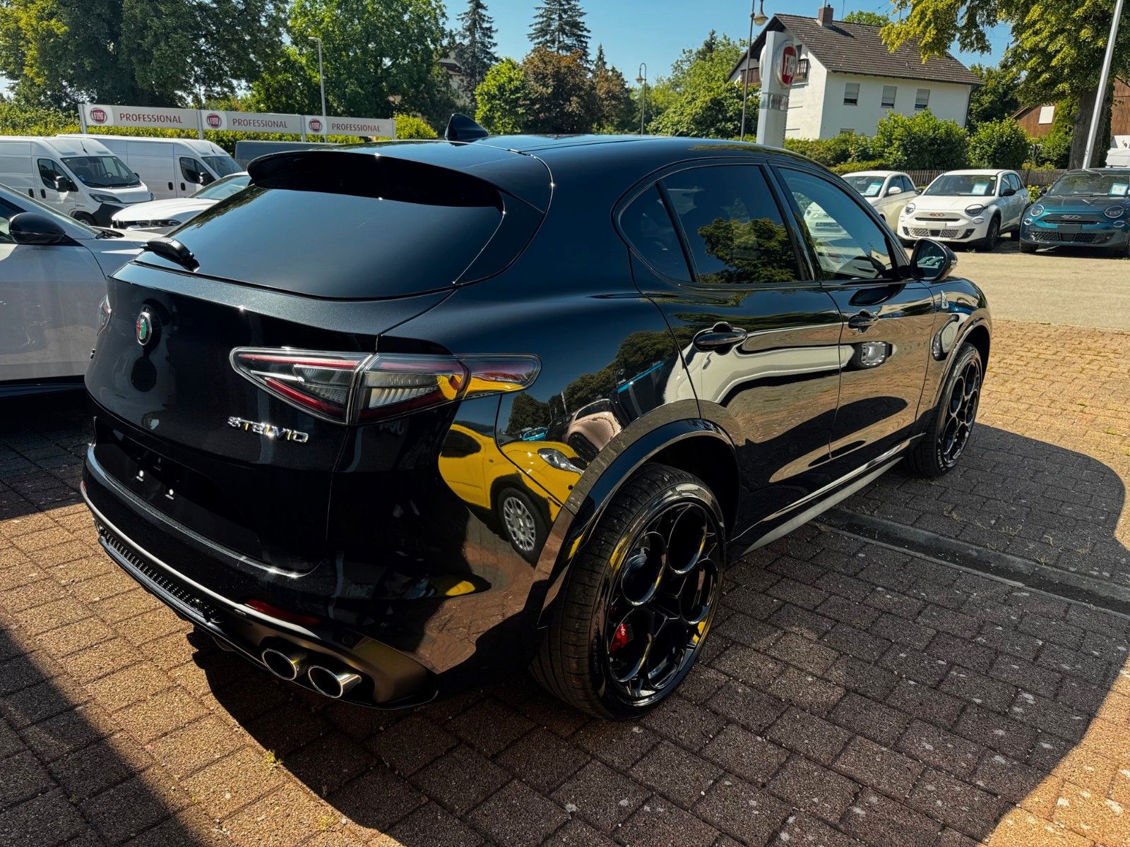 Fahrzeugabbildung Alfa Romeo QUADRIFOGLIO 2.9 V6 Bi-Turbo Q4 Glasdach Memory
